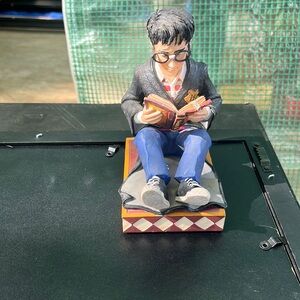 Harry Potter Figurine Reading Quidditch Book  Collectible #836265